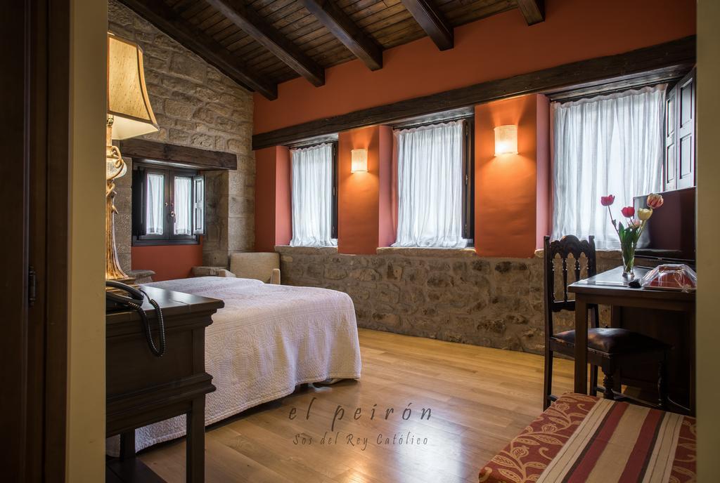 El Peiron Hotel Sos del Rey Catolico Luaran gambar