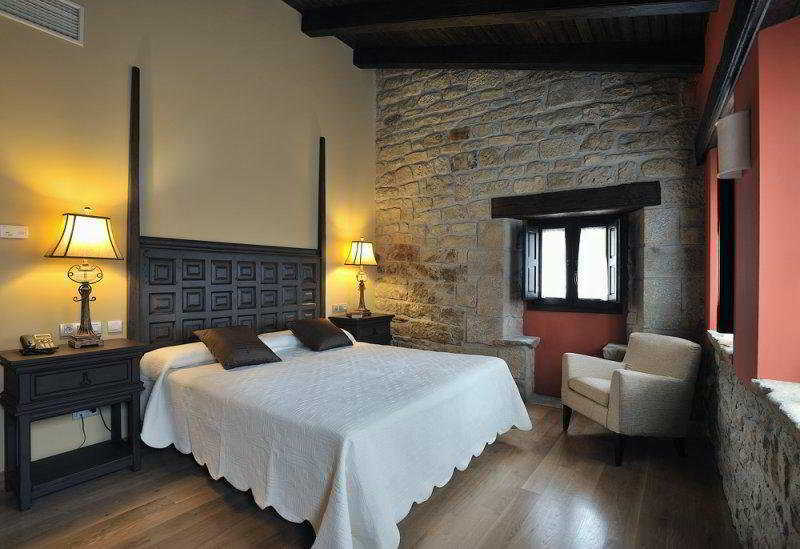 El Peiron Hotel Sos del Rey Catolico Luaran gambar